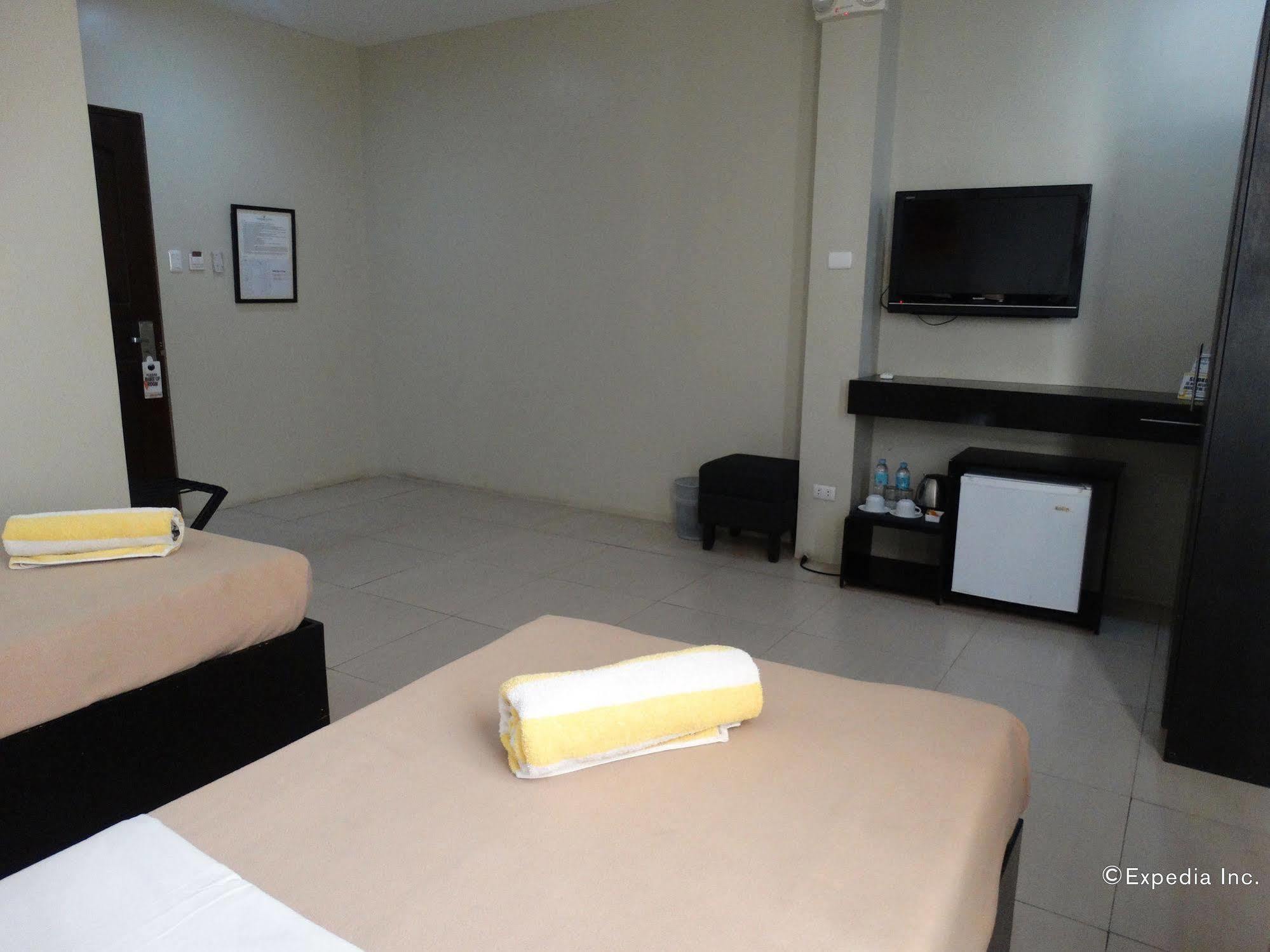 Holiday Suites Puerto Princesa Kültér fotó