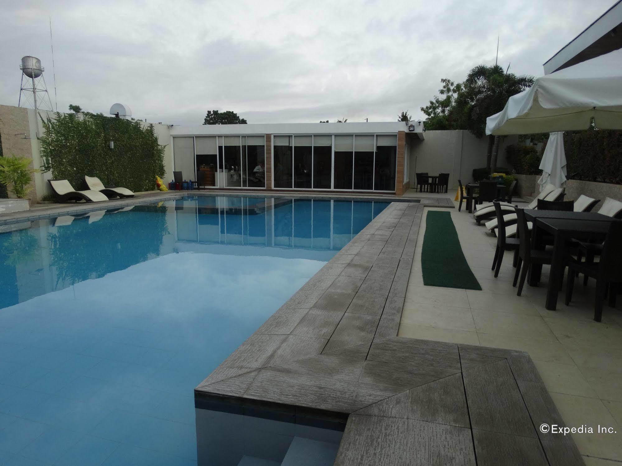 Holiday Suites Puerto Princesa Kültér fotó