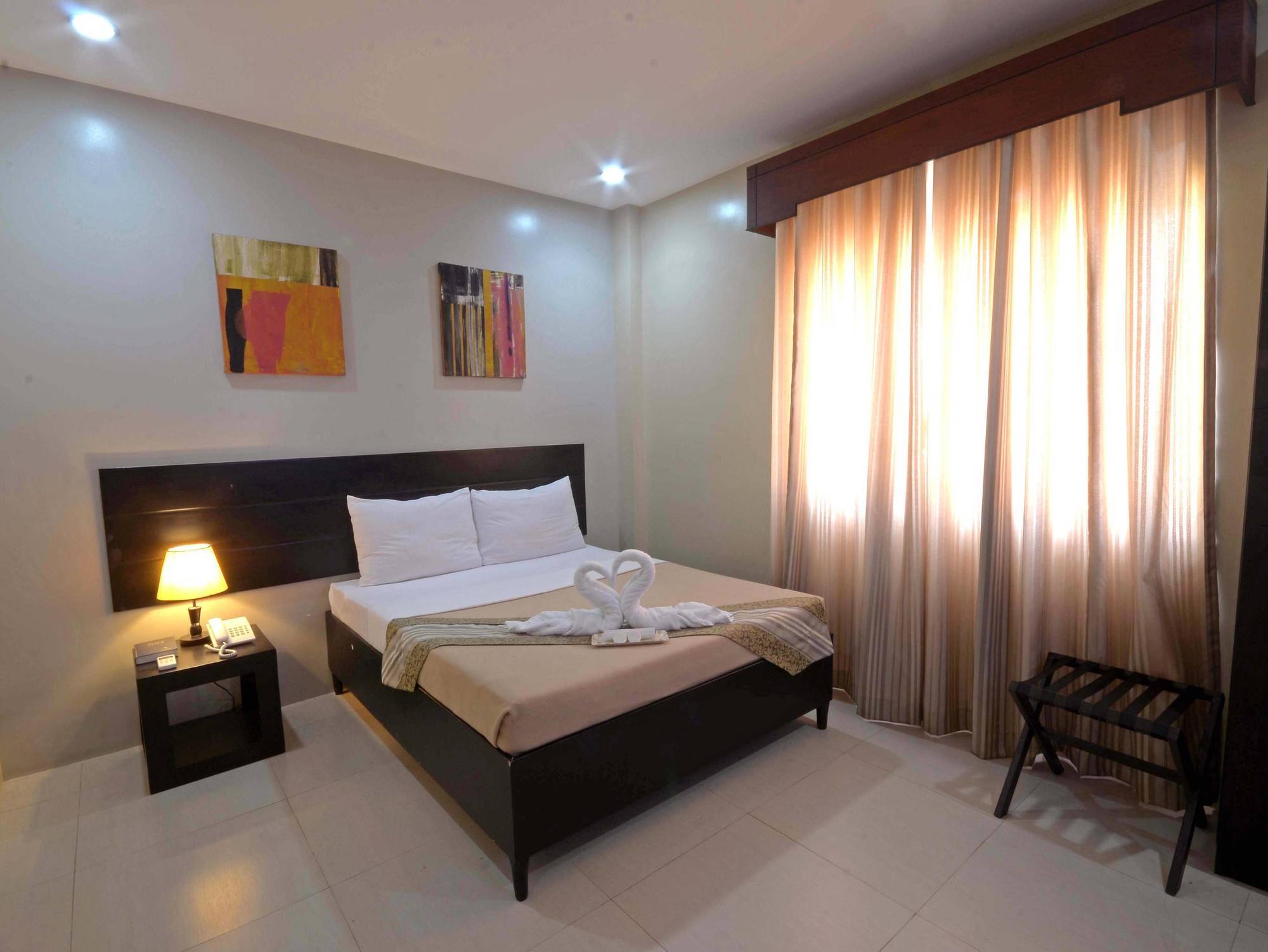 Holiday Suites Puerto Princesa Kültér fotó